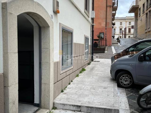 Fondo Via Orazio Petruccelli 20 monolocale 75mq