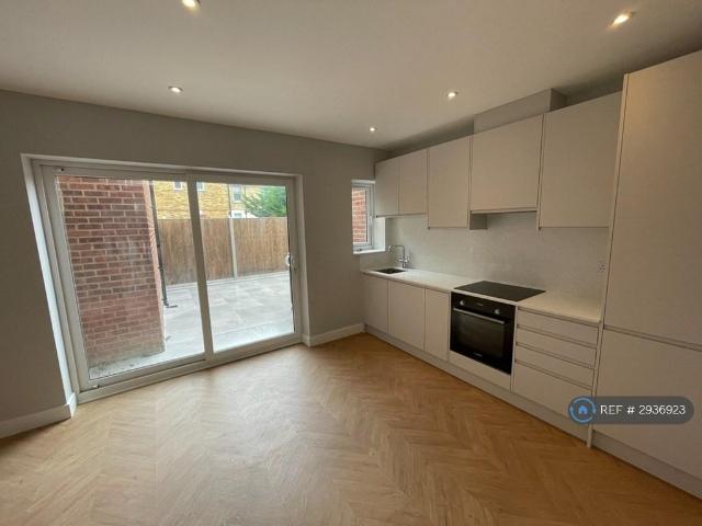 Footscray Road, London, SE9 2 bed flat to rent £2,000 pcm £462 pw