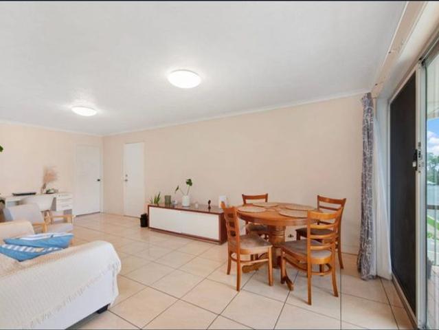 Footsteps from the Sand – Top Floor Apartment Unfurnished