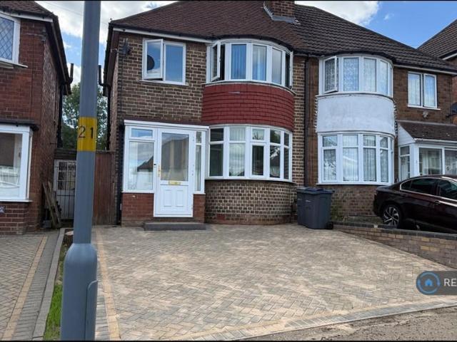 Foden Road, Birmingham, B42 3 bed semi detached house to rent £1,100 pcm £254 pw