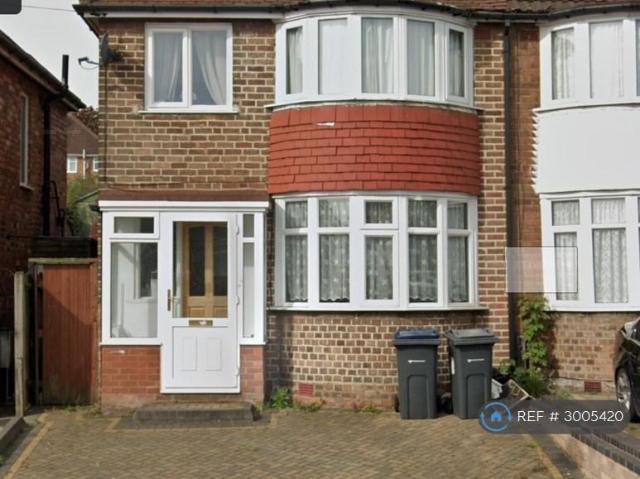 Foden Road, Birmingham, B42 3 bed semi detached house to rent £1,200 pcm £277 pw