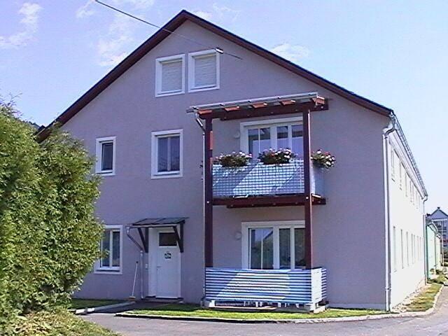 FOHNSDORF: HELLE UND GEPFLEGTE 3 ZIMMER WOHNUNG IN RUHIGER LAGE