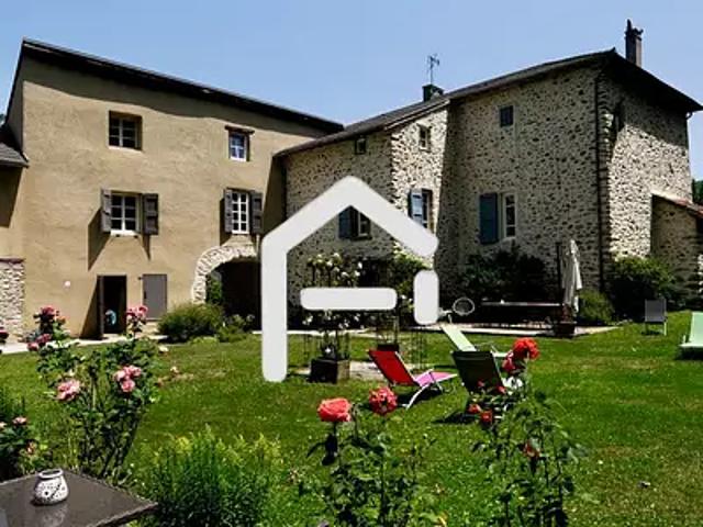 Foix 09000 Achat / Vente maison 22 pièces t22 au dernier étage piscine