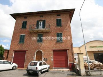 Foiano vendesi in 2 appartamenti da ristrutturare di mq 280. 280m² Foiano della Chiana