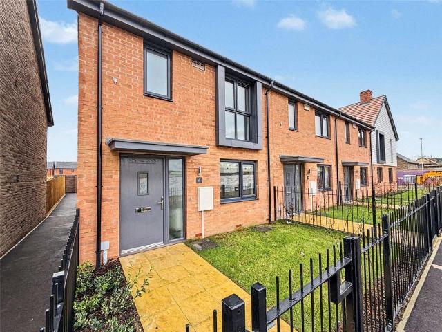Foley Terrace, Bordon, Hampshire, GU35 3 bed terraced house to rent £2,000 pcm £462 pw