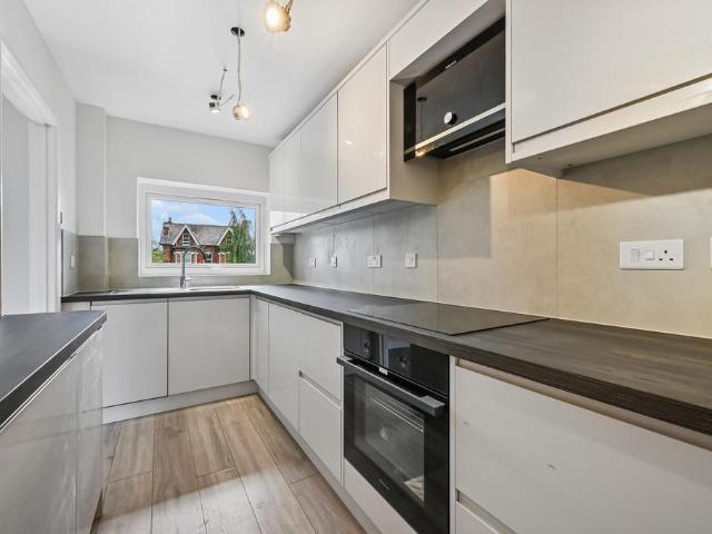 Foley Court, SW19 1 bed flat to rent £1,900 pcm £438 pw