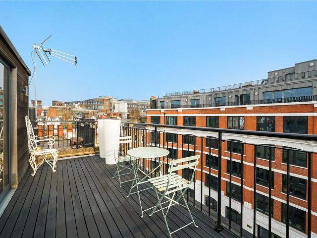 Foley Street, Fitzrovia, London, W1W 2 bed maisonette to rent £5,590 pcm £1,290 pw