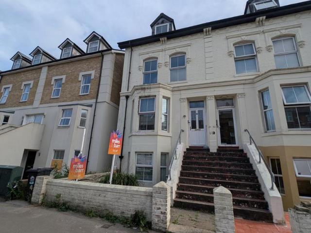 Folkestone Road, Dover, CT17 1 bed flat to rent £675 pcm £156 pw