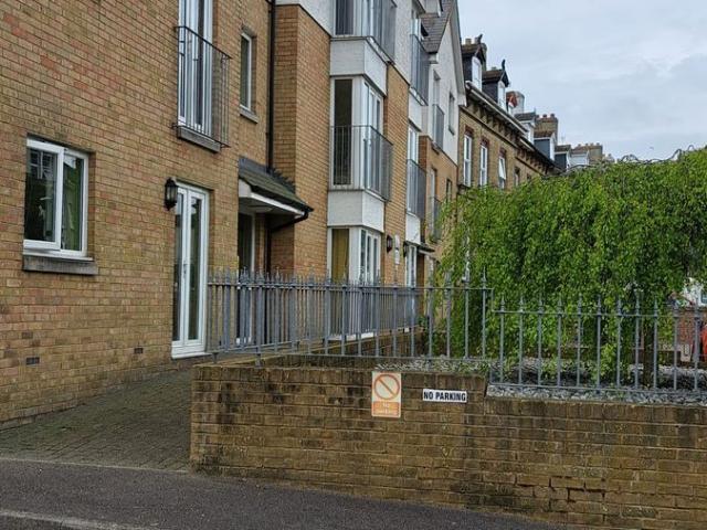 Folkestone Road, Dover CT17, 1 bed flat to rent, £800 pcm | PrimeLocation
