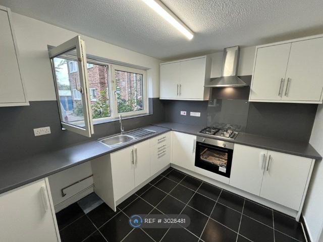 Folkestone Road, London E6, 4 bed flat to rent, £2,650 pcm | PrimeLocation