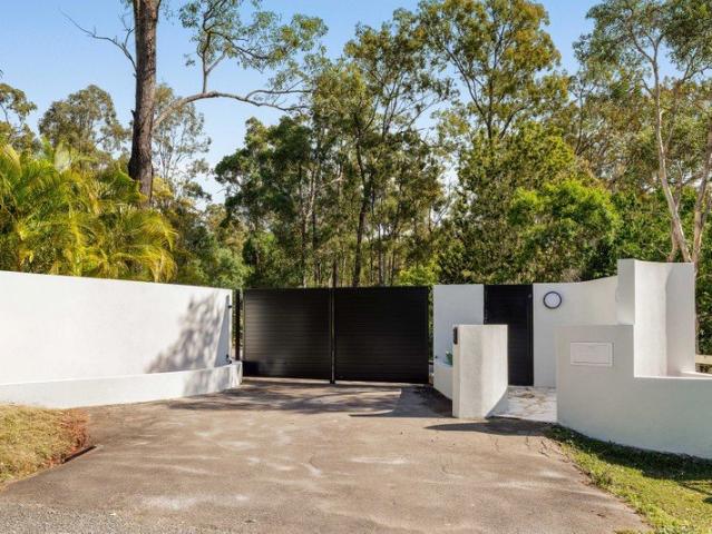 Follow the Grand Entry to your acreage hide away with dual living potential