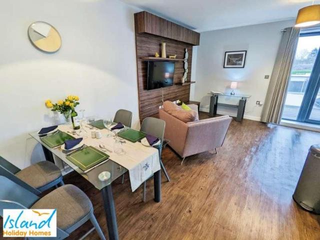 Folly View, Medina Breeze Walk, Binfield, Newport, PO30