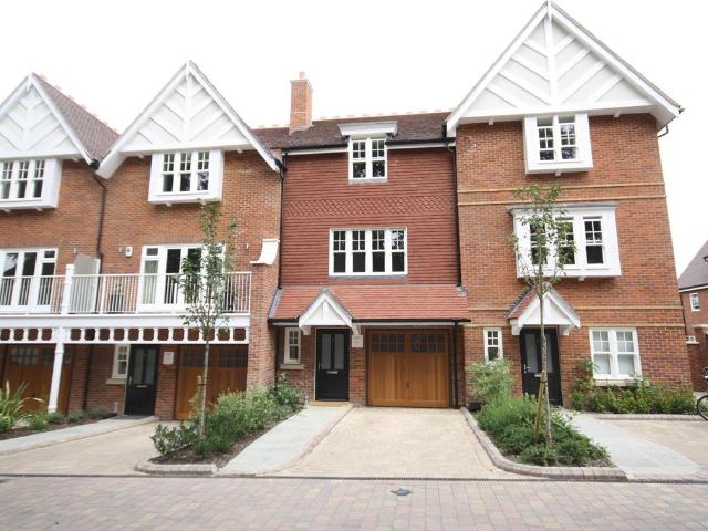Folly Hill Gardens, Maidenhead, Berkshire SL6, 4 bed town house to rent, £2,900 pcm | PrimeLocation