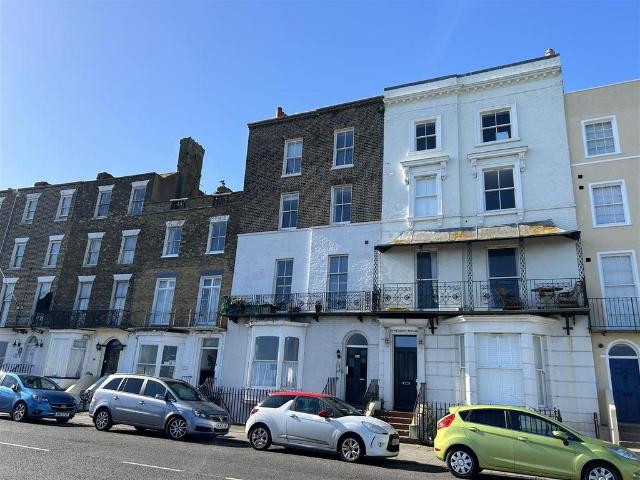 Fort Crescent, Margate, CT9 2 bed flat to rent £1,200 pcm £277 pw