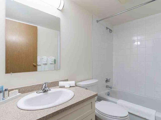 Fort Garry Place III 2 Bedroom Apartment for Rent at 20 Fort St, Winnipeg, MB R3C 4L3 Downtown Winnipeg