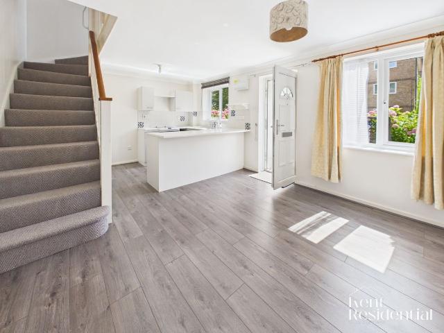 Fort Pitt Street, Chatham ME4, 1 bed end terrace house to rent, £1,075 pcm | PrimeLocation