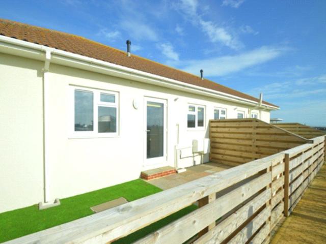 Fort Spinney Holiday Bungalows, Yaverland Road, Sandown PO36, 2 bed bungalow to rent, £1,350 pcm | PrimeLocation