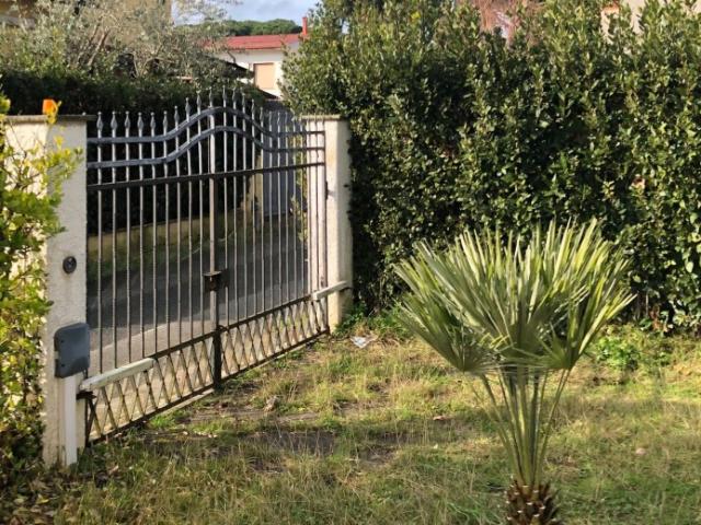 FORTE DEI MARMI A 400 MT DAL MARE AFFITTASI GRAZIOSA VILLA SINGOLA