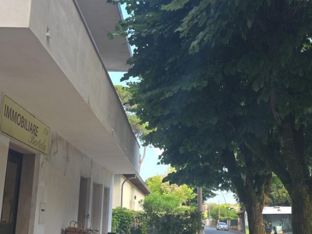 FORTE DEI MARMI AFFITTASI PER LUGLIO ED AGOSTO PORZIONE DI BIFAMILIARE IN OTTIME CONDIZIONI ED A 150 MT DAL MARE