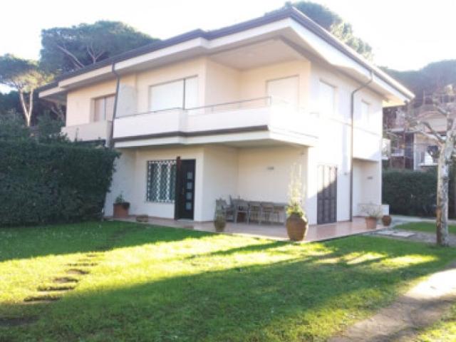 FORTE DEI MARMI IN BELLISSIMA ZONA, VICINO AL MARE. AFFITTASI PER LA STAGIONE BELLA PORZIONE DI BIFAMILIARE