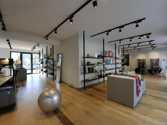 FORTE DEI MARMI NEL CUORE DELLA ZONA PEDONALE AFFITTASI FONDO IN STABILE NUOVO, NO BUONENTRATA
