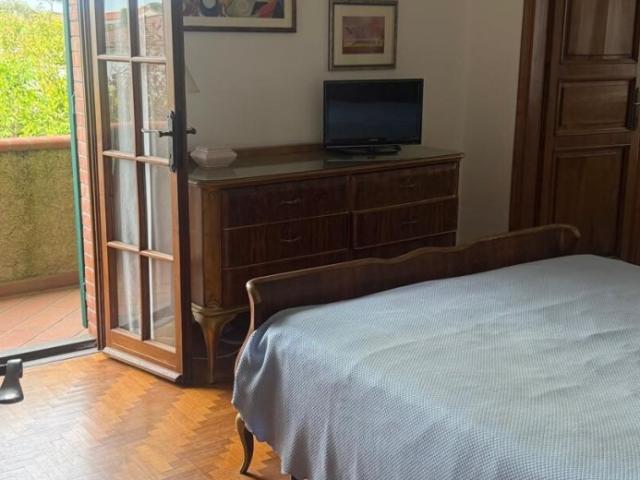 FORTE DEI MARMI, TRA VITTORIA ED IL CENTRO AFFITTASI BELLA PORZIONE DI BIFAMILIARE