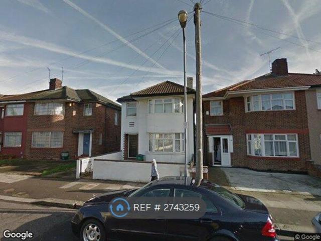 Forterie Gardens, Ilford IG3, 3 bed detached house to rent, £2,500 pcm | PrimeLocation