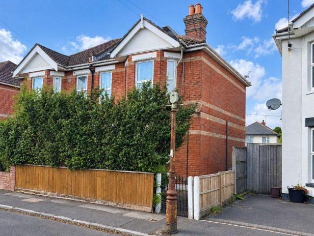 Fortescue Road, Bournemouth BH3 2 bed flat to rent £1,250 pcm £288 pw