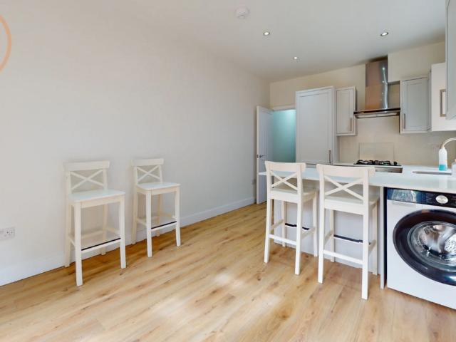 Fortescue Road, Colliers Wood, Greater London SW19, 2 bed maisonette to rent, £2,000 pcm | PrimeLocation