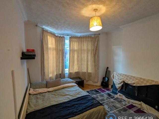 Fortescue Road, London, SW19 1 bed in a house share to rent £800 pcm £185 pw
