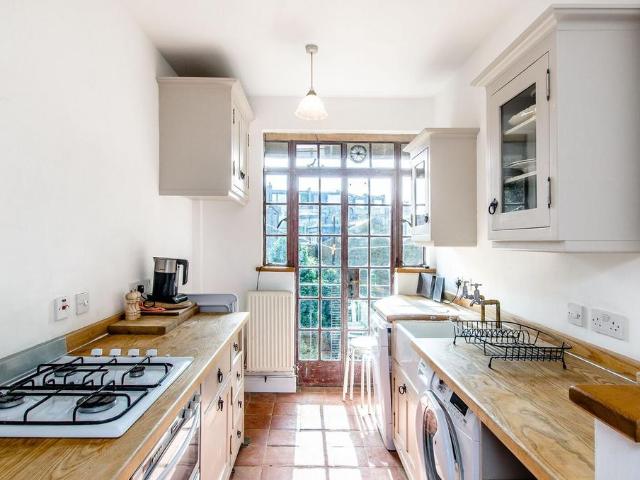 Fortess Road, Kentish Town, London, NW5 2 bed flat to rent £3,250 pcm £750 pw