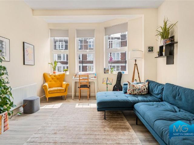 Fortis Green Road, London, N10 3 bed apartment to rent £2,400 pcm £554 pw