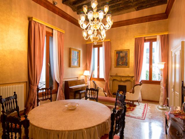 Fortuny 3967 Luxury suites & wine