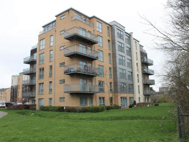 Fortune Avenue, Edgware HA8 2 bed flat to rent £1,850 pcm £427 pw