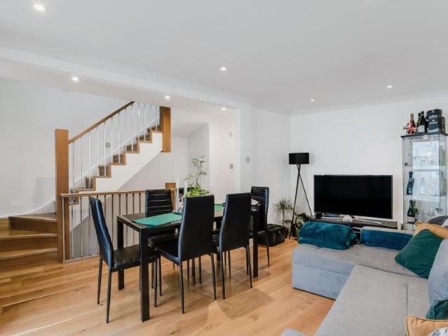 Fortune Green Road, West Hampstead NW6, 4 bed property to rent, £4,312 pcm | PrimeLocation