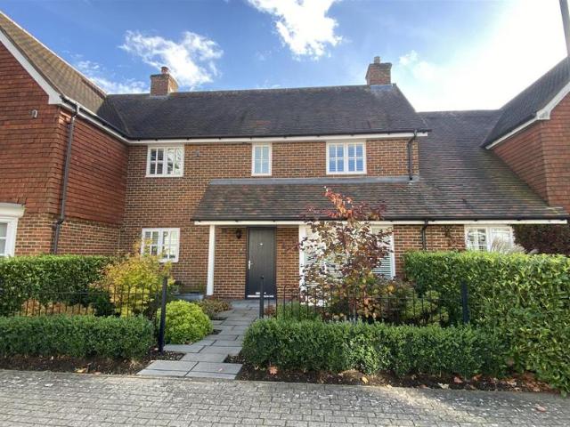 Fortune Way, Kings Hill, ME19 4ET 3 bed terraced house to rent £2,100 pcm £485 pw