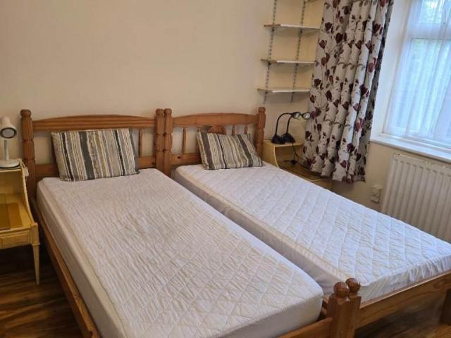 Forty Ln, London, HA9 1 bed in a house share to rent £850 pcm £196 pw