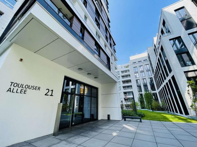 For a video presentation and more information about the apartment, please click View Gallery above. ✅ Recommended Düsseldorf Apt Appartment in Pandion Le Grand, Dusseldorf Amsterdam Apartments for Rent