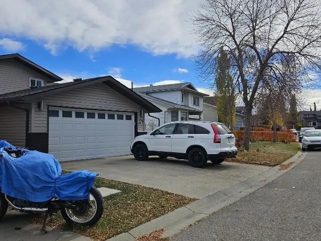 For a non smoker single person — 1 Bedroom+ Den House