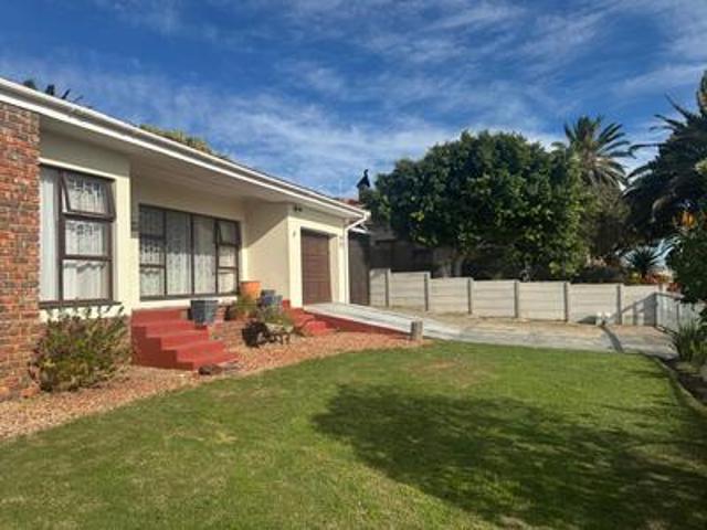 for available 3 bedroom house with seaview