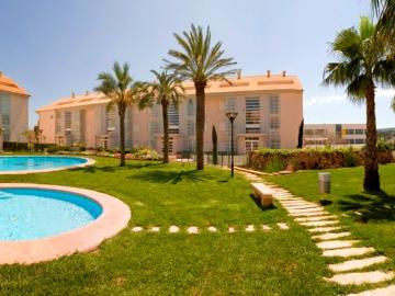 For long term rent: apartment in Javea, Golden Garden urbanization, with 2 bedrooms and a pool