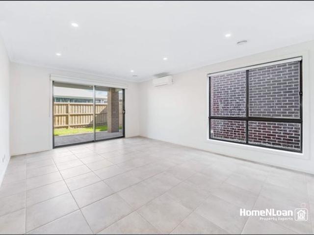 FOR LEASE | 3 Tussock Way, Officer VIC 3809