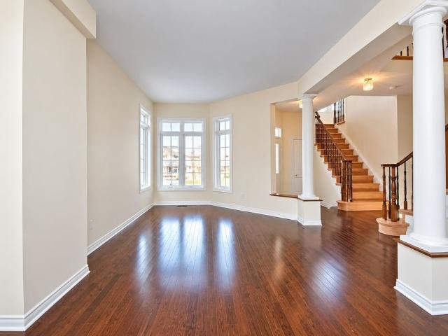 For Lease 104 WHITESTONE Drive, Carlington Central Park, Ontario