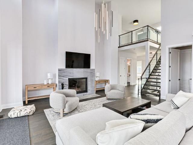 For Lease 107 SLADDEN Court, Blue Mountains, Ontario