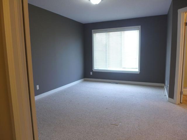 For Lease 117 Thornbury Crescent, South of Baseline to Knoxdale, Ontario