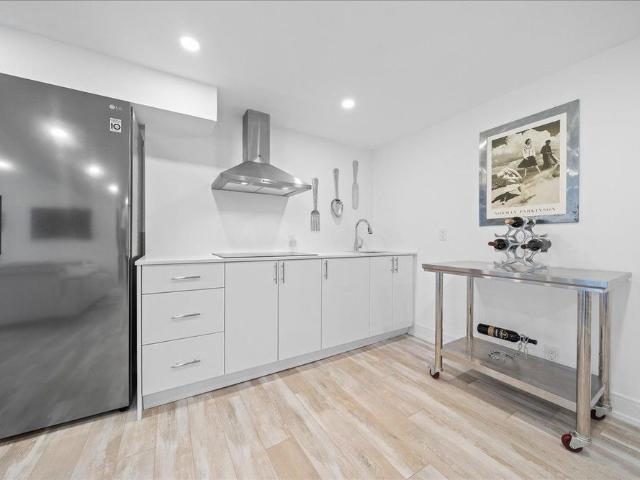 For Lease 118 Berkely Street, Wasaga Beach, Ontario