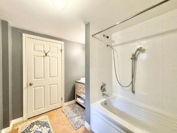 For Lease 12 Weatherstone Court Unit# Lower, Niagara on the Lake, Ontario