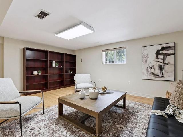 For Lease 1544 IMPERIAL Crescent, Windsor, Ontario