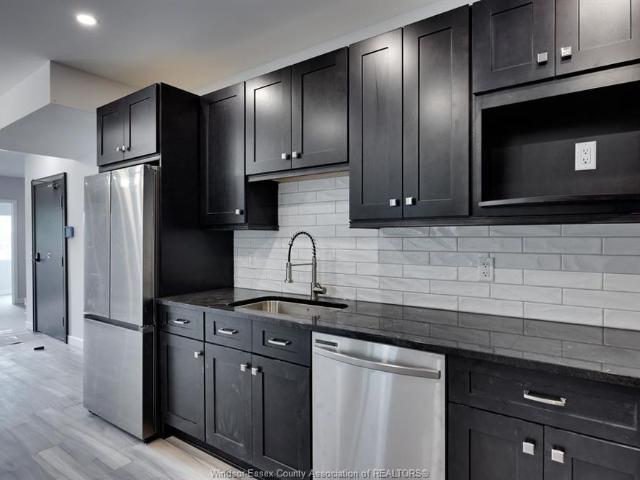 For Lease 1500 OUELLETTE Unit# 405, Windsor, Ontario