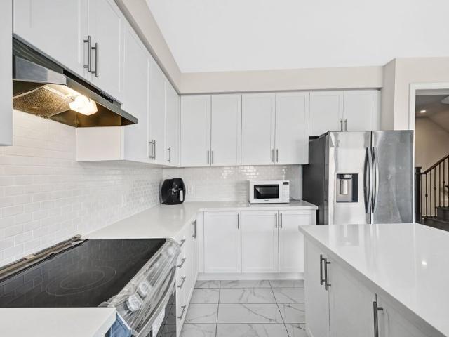 For Lease 15 Douglas Kemp Crescent Unit# Main & Upper, Clarington, Ontario